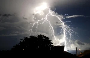 Toiture et orages d’été : quels points vérifier ?